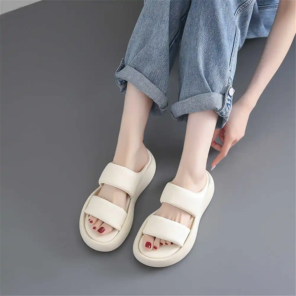 Size 39 Strips Summer Shoes Sa - огляд і ціна Yoga Fitness Reservation
